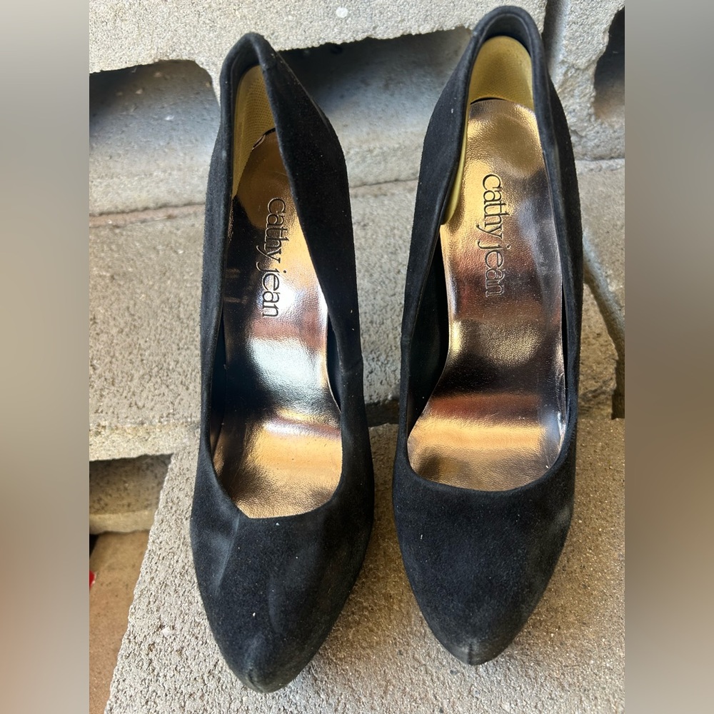 Cathy Jean plain black heels